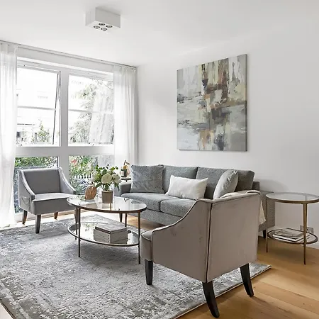 Notting Hill-Opulent Bright Two Bedroom